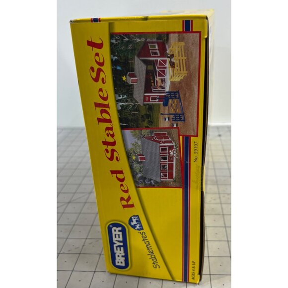 Breyer Stablemates Red Stable Set 1:32 Scale W/ Pinto & Quarter Horse Figures - Picture 8 of 9